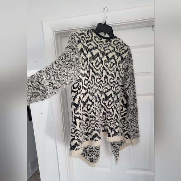 Sweater - Picture 7 of 7